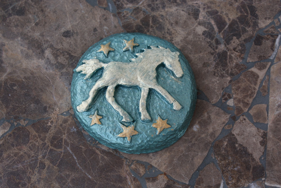 Horse Medallion with Mystic Green/Gold Finish