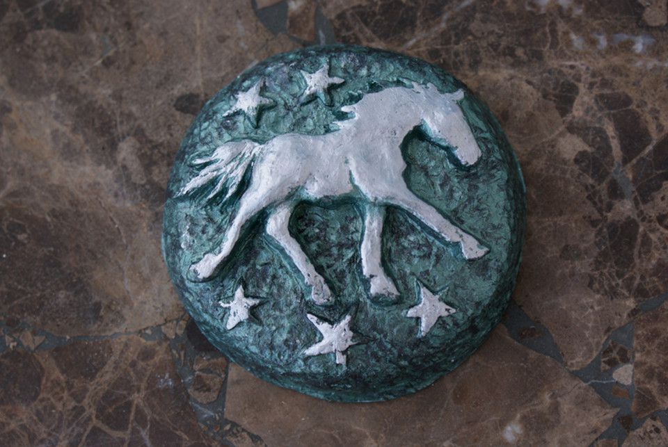 Horse Medallion with Mystic Green/Black Patina/Silver Finish