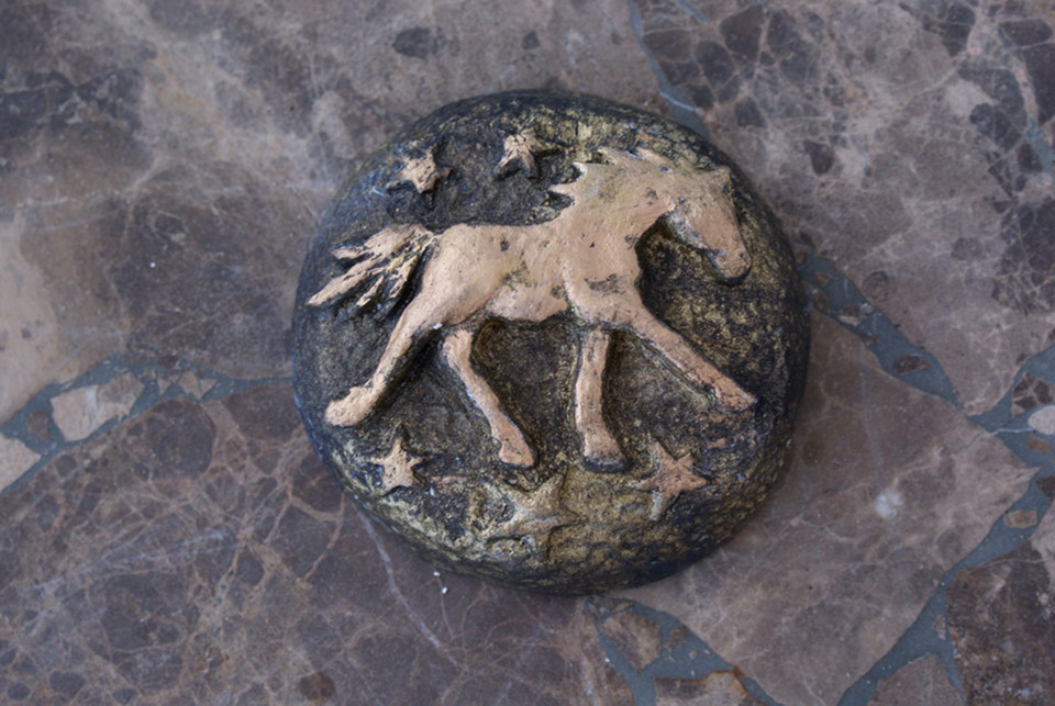 Horse Medallion with Brass/Black Patina/Gold Highlights Finish