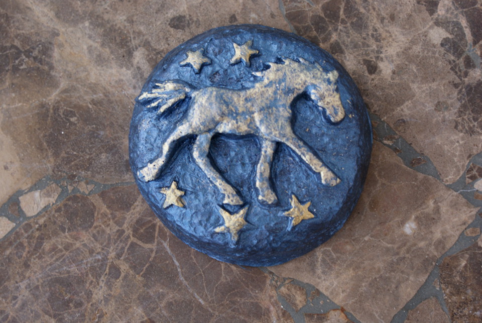 Horse Medallion with Sapphire/Black Patina/Flash Gold Finish